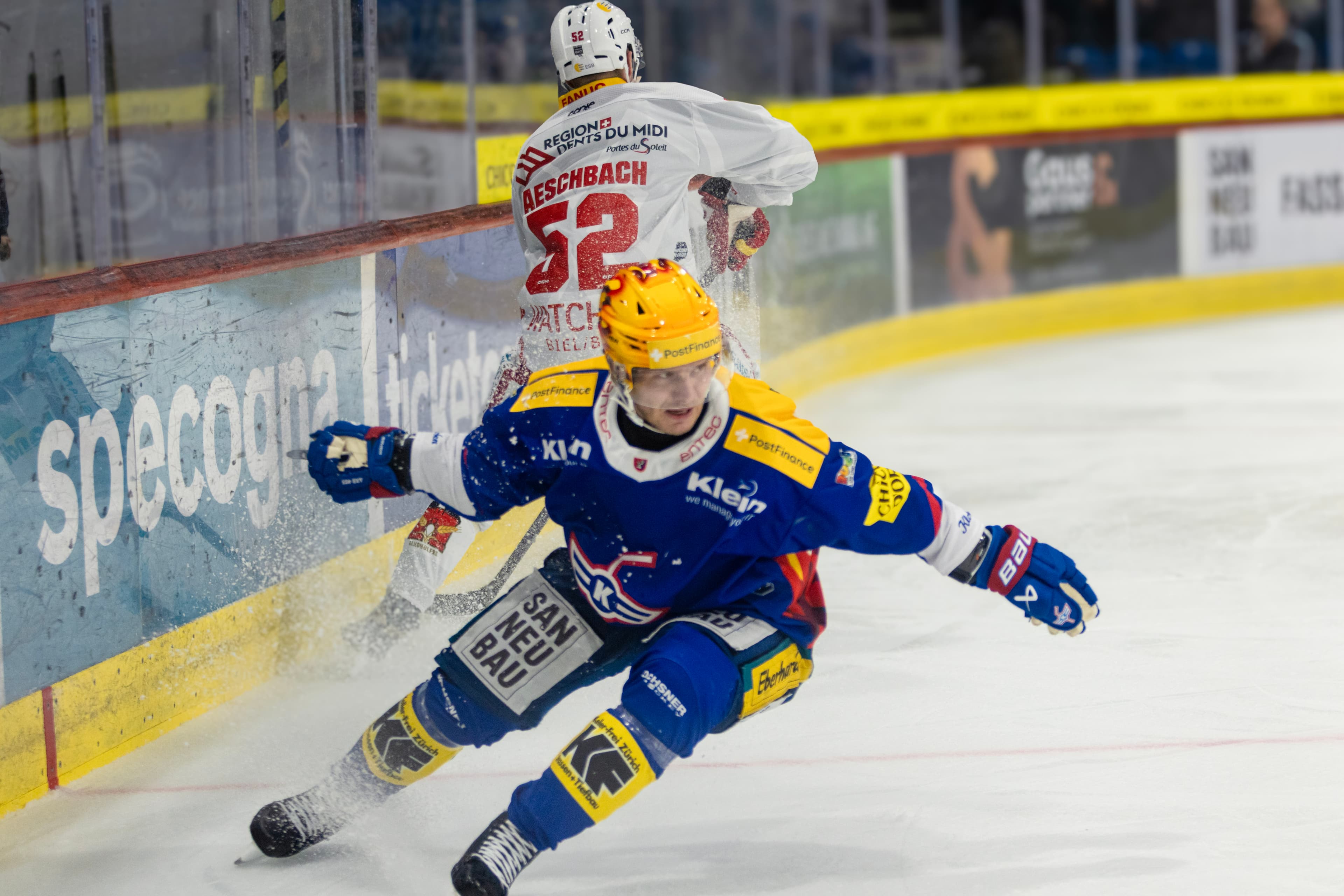 Bandencheck: Kloten-Spieler gegen Biel-Spieler Aeschbach, Nummer 52