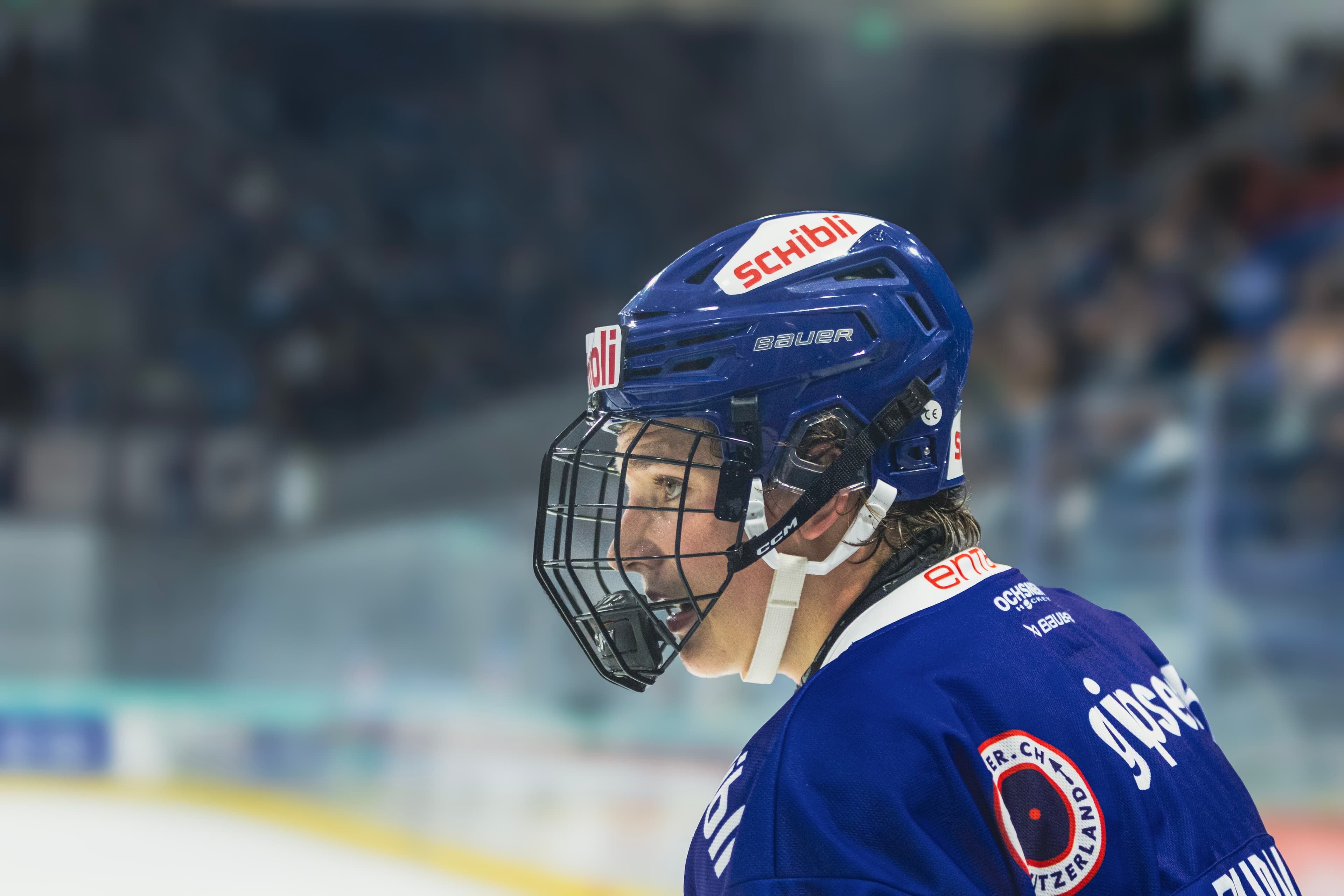 Nahaufnahme eines Kloten-Spielers im Profil